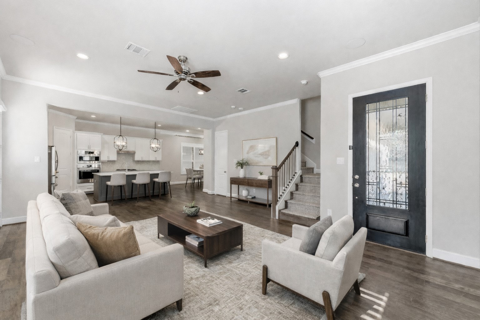 2607 Nicholson Street Houston, TX 77008 - Photo 2 of 29 a living room with furniture and a ceiling fan