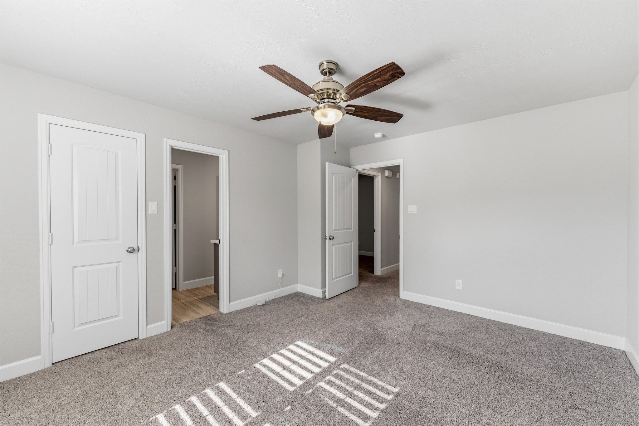 2607 Nicholson Street Houston, TX 77008 - Photo 25 of 29 a view of an empty room with a ceiling fan