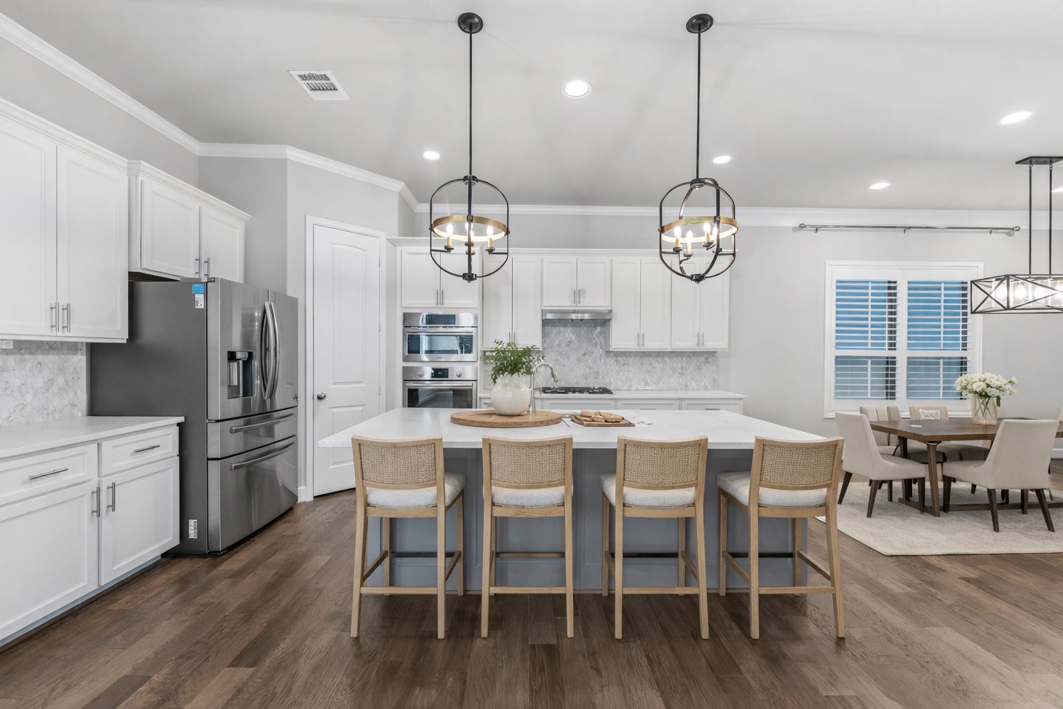2607 Nicholson Street Houston, TX 77008 - Photo 6 of 29 a large kitchen with a table and chairs