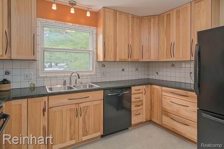 307 West Bemis Road Saline, MI 48176 - Photo 4 of 38 8.jpg