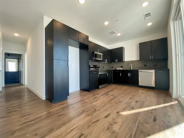 $2,000 | 4801 Springdale Road, Unit 2408, Austin, TX 78723