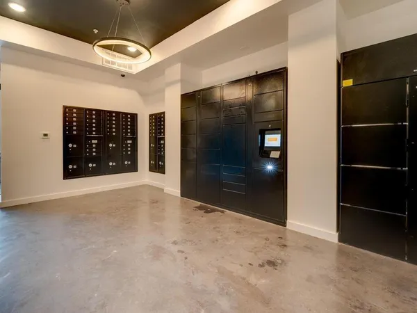 $2,000 | 4801 Springdale Road, Unit 2408, Austin, TX 78723