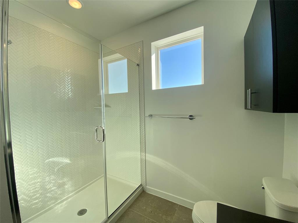 4801 Springdale Road, Unit 2408 Austin, TX 78723 - Photo 9 of 22 a bathroom with a shower