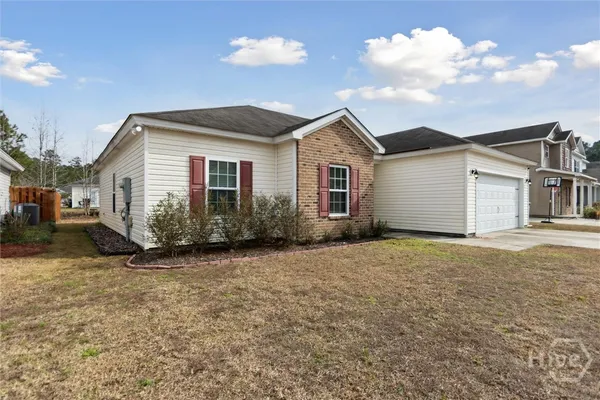 $2,200 | 151 Waverly Way, Savannah, GA 31407