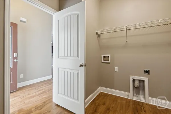 $2,200 | 151 Waverly Way, Savannah, GA 31407