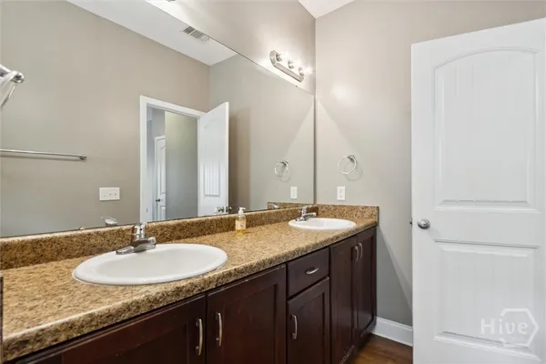 $2,200 | 151 Waverly Way, Savannah, GA 31407