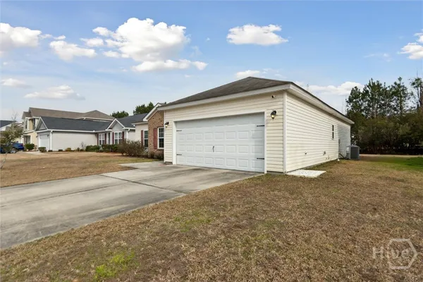 $2,200 | 151 Waverly Way, Savannah, GA 31407