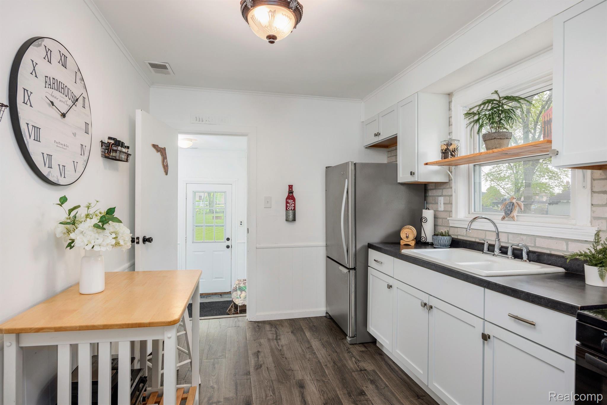 33811 Schneider Road New Baltimore, MI 48047 - Photo 9 of 33 Gallery Image 9