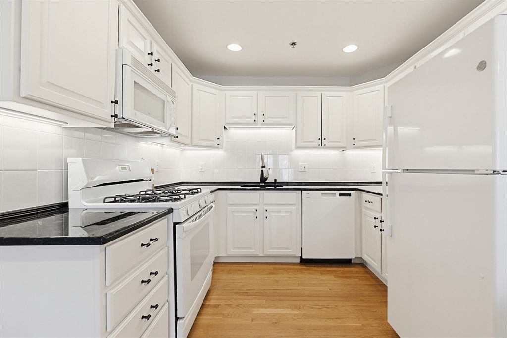 12 Benton Street, Unit 4 Stoneham, MA 02180 - Photo 14 of 36