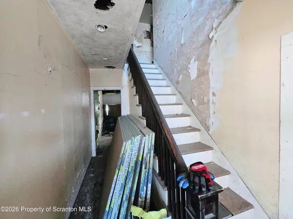 a view of entryway and workspace