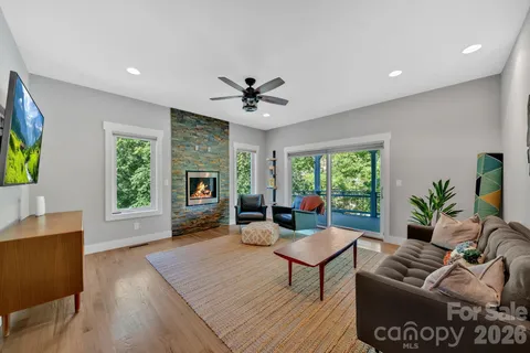 $945,000 | 8 Birdhouse Row, Asheville, NC 28801