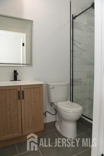 28 Plymouth Place Edison, NJ 08837 - Photo 17 of 33 a bathroom with a toilet and a mirror