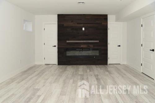 28 Plymouth Place Edison, NJ 08837 - Photo 22 of 33 a room with a dresser and a mirror