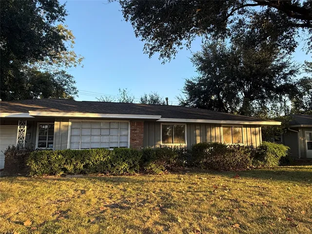front view of house with a yard