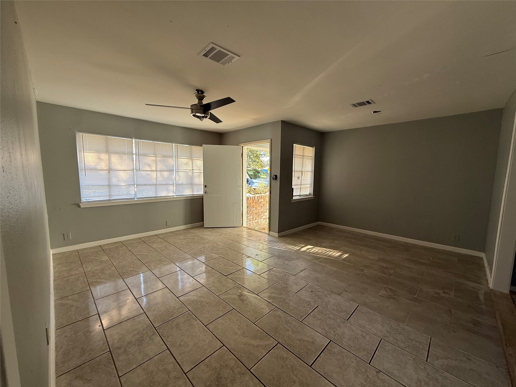 9526 Hammerly Boulevard Houston, TX 77080 - Photo 15 of 16 a view of an empty room with a window