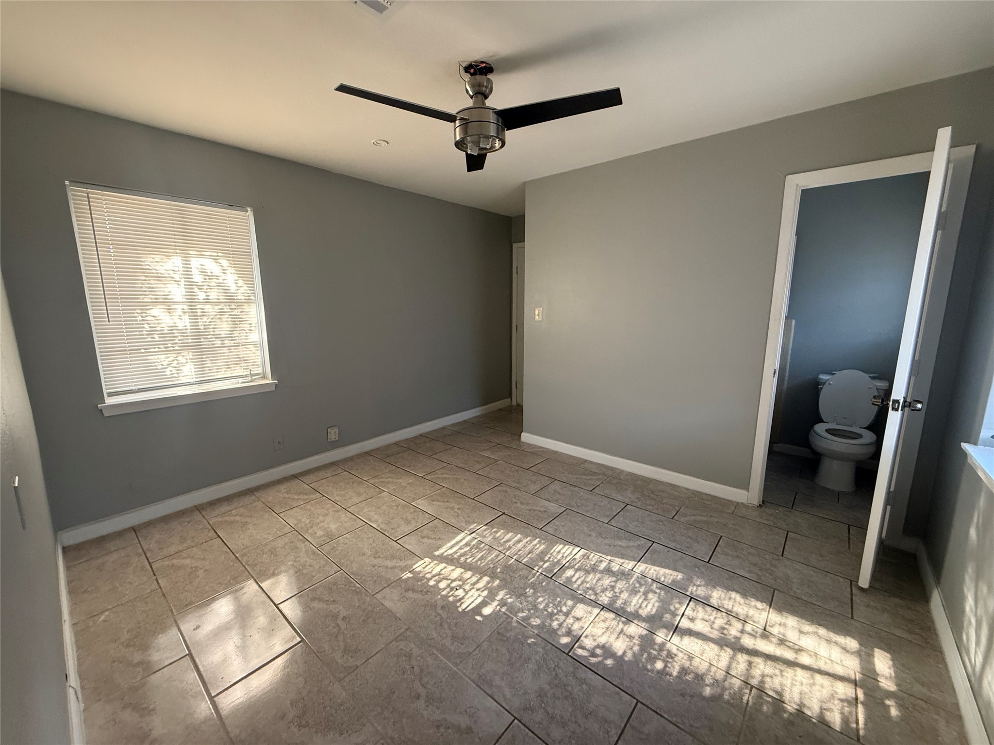 9526 Hammerly Boulevard Houston, TX 77080 - Photo 7 of 16 a view of an empty room