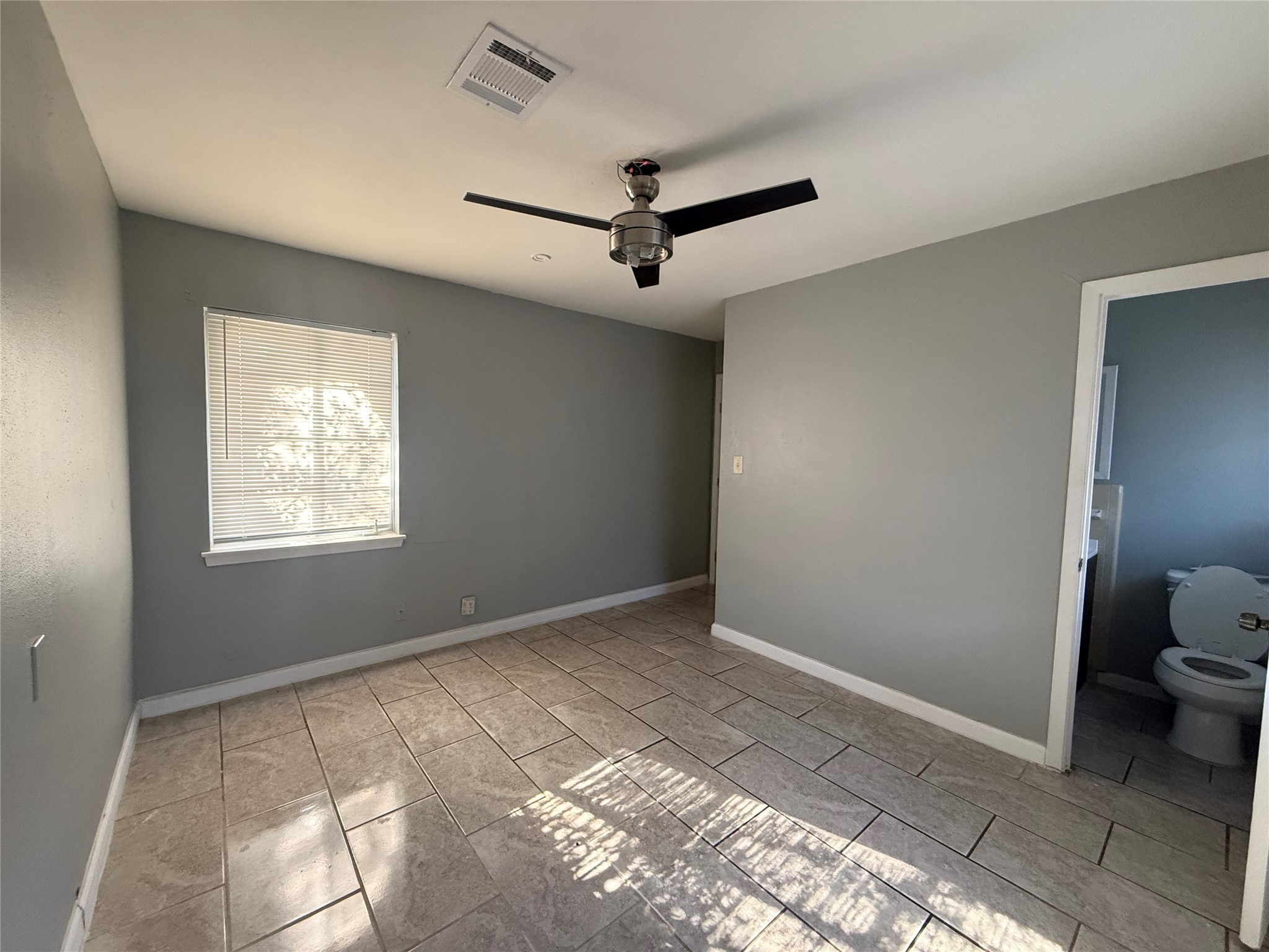 9526 Hammerly Boulevard Houston, TX 77080 - Photo 8 of 16 a view of room with a ceiling fan and window