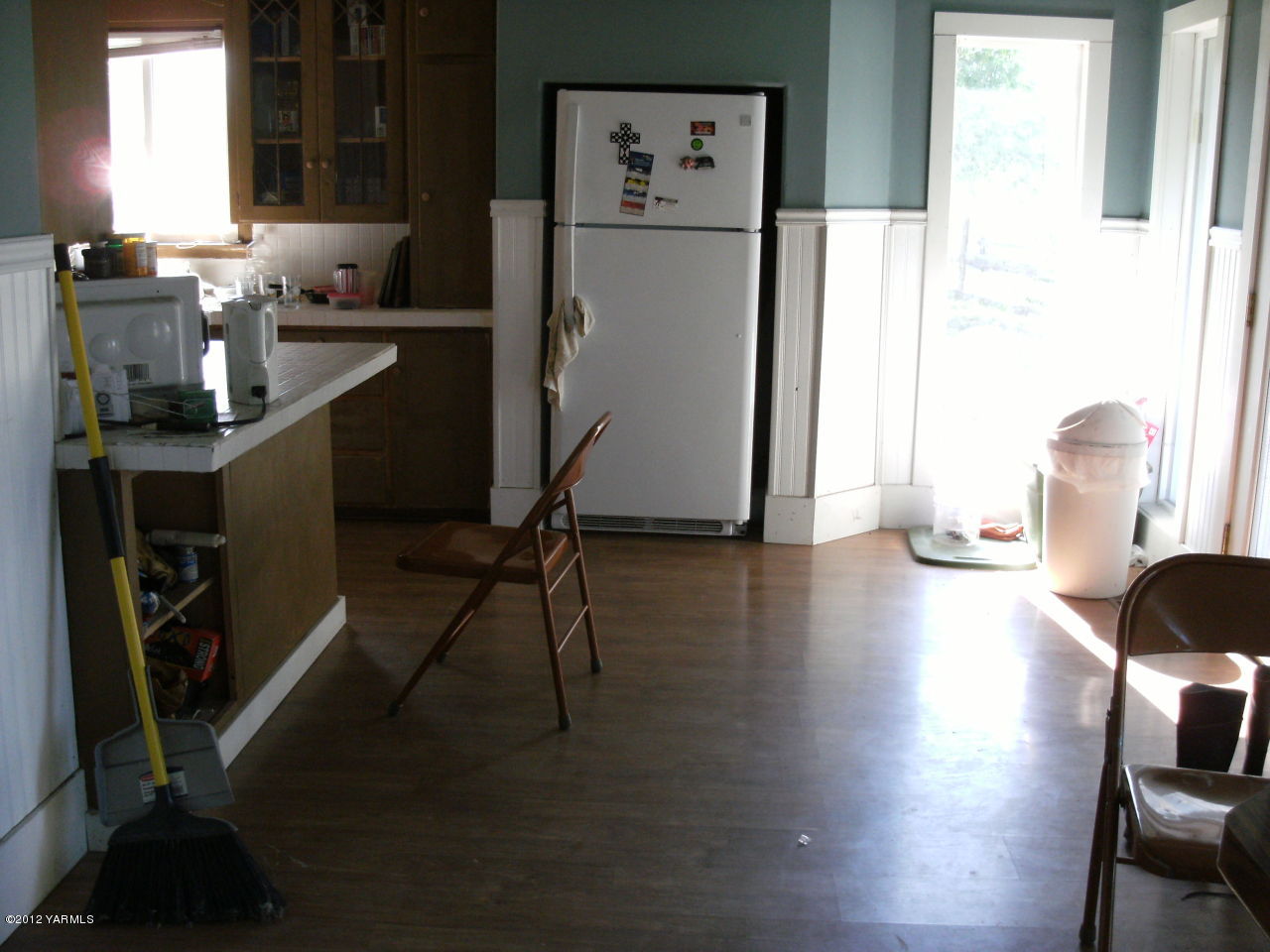 541 Gurley Road Granger, WA 98932 - Photo 2 of 8 a living room with furniture and a refrigerator
