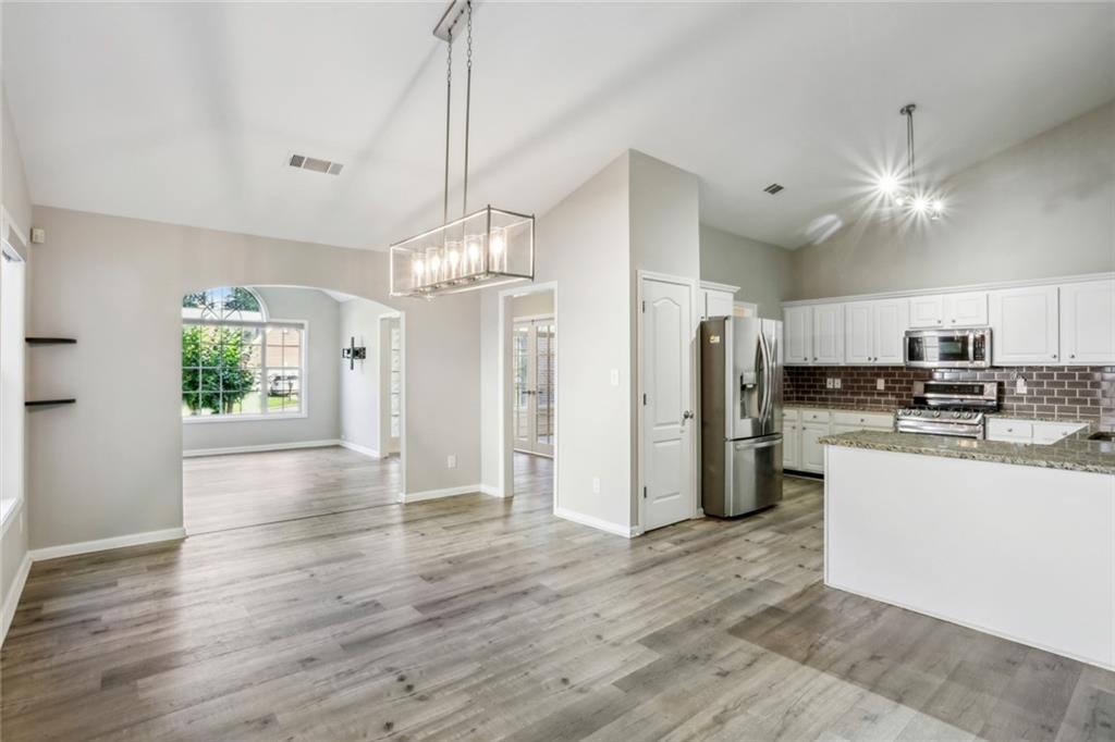 4395 Red Rock Point Suwanee, GA 30024 - Photo 9 of 38