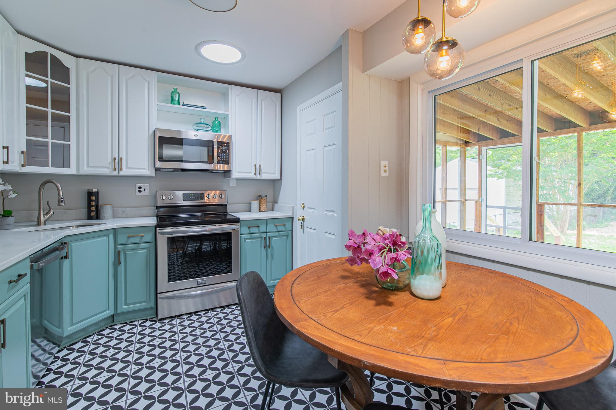 9808 Cherry Tree Lane Silver Spring, MD 20901 - Photo 10 of 39 Gallery Image 10