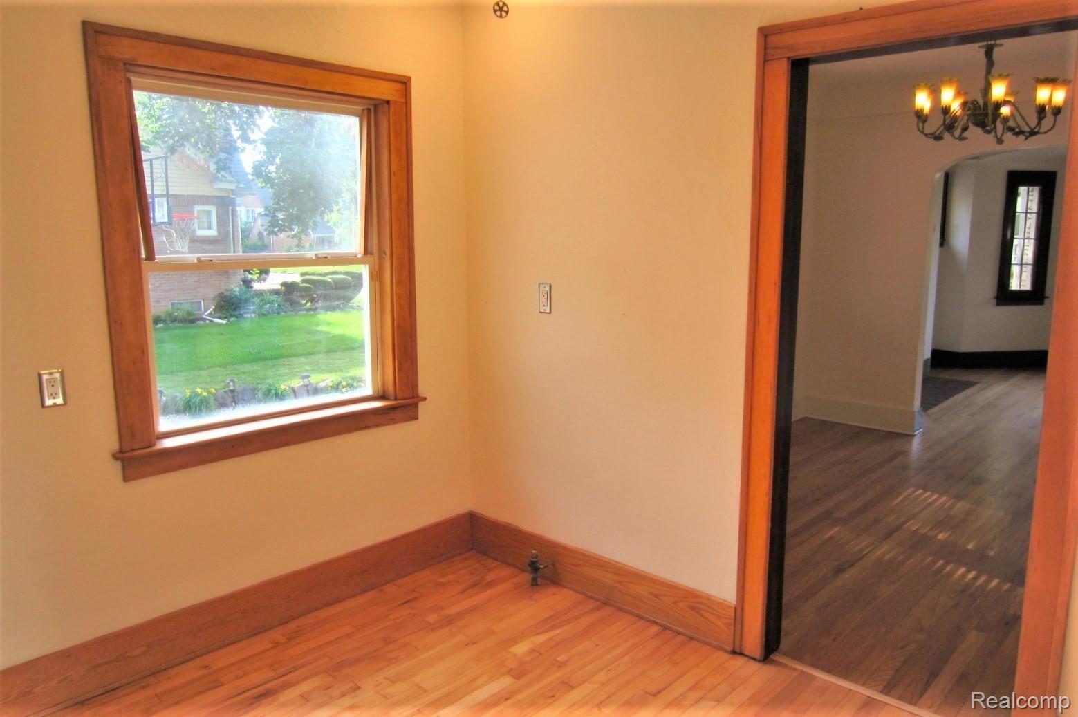 127 Ogemaw Road Pontiac, MI 48341 - Photo 12 of 30 View from Kitchen looking into the Dining Room and toward the Living Room.
