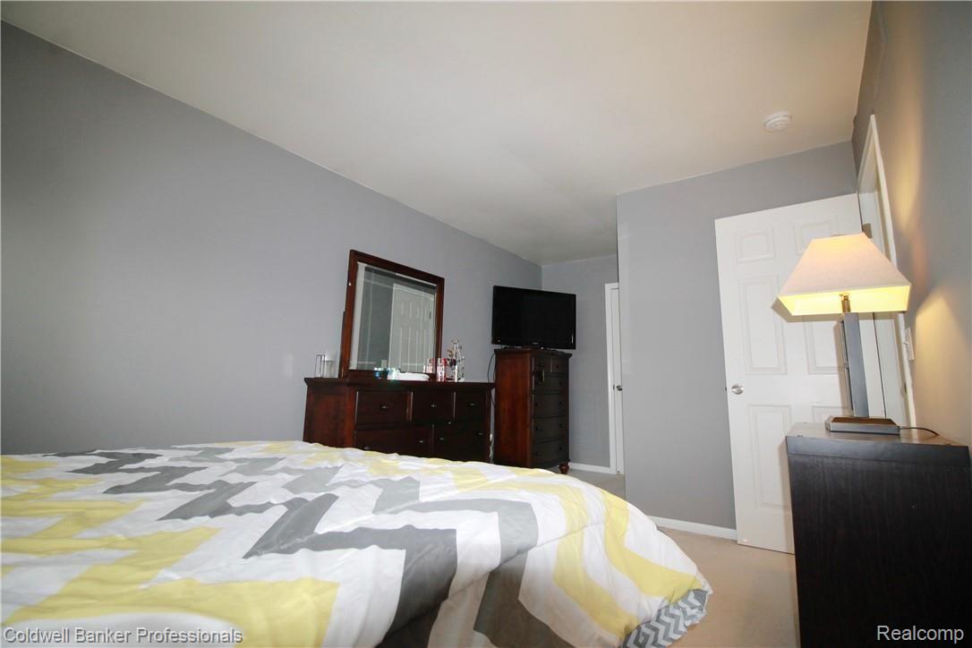 5276 Lethbridge Road Grand Blanc, MI 48439 - Photo 9 of 17 IMG_9864.jpeg