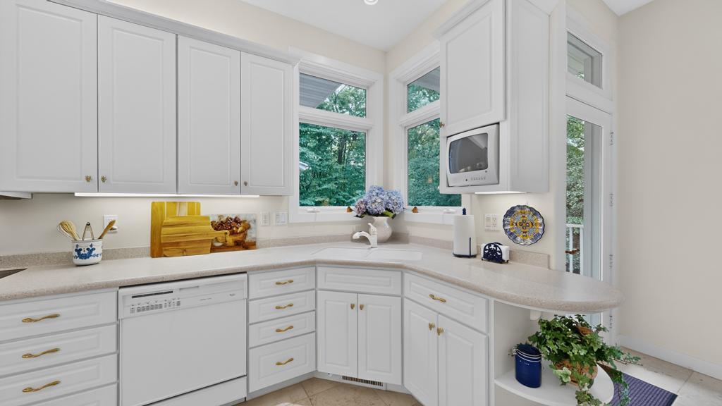 1157 Taro Lane Rochester, MN 55902 - Photo 10 of 43 Gallery Image 10