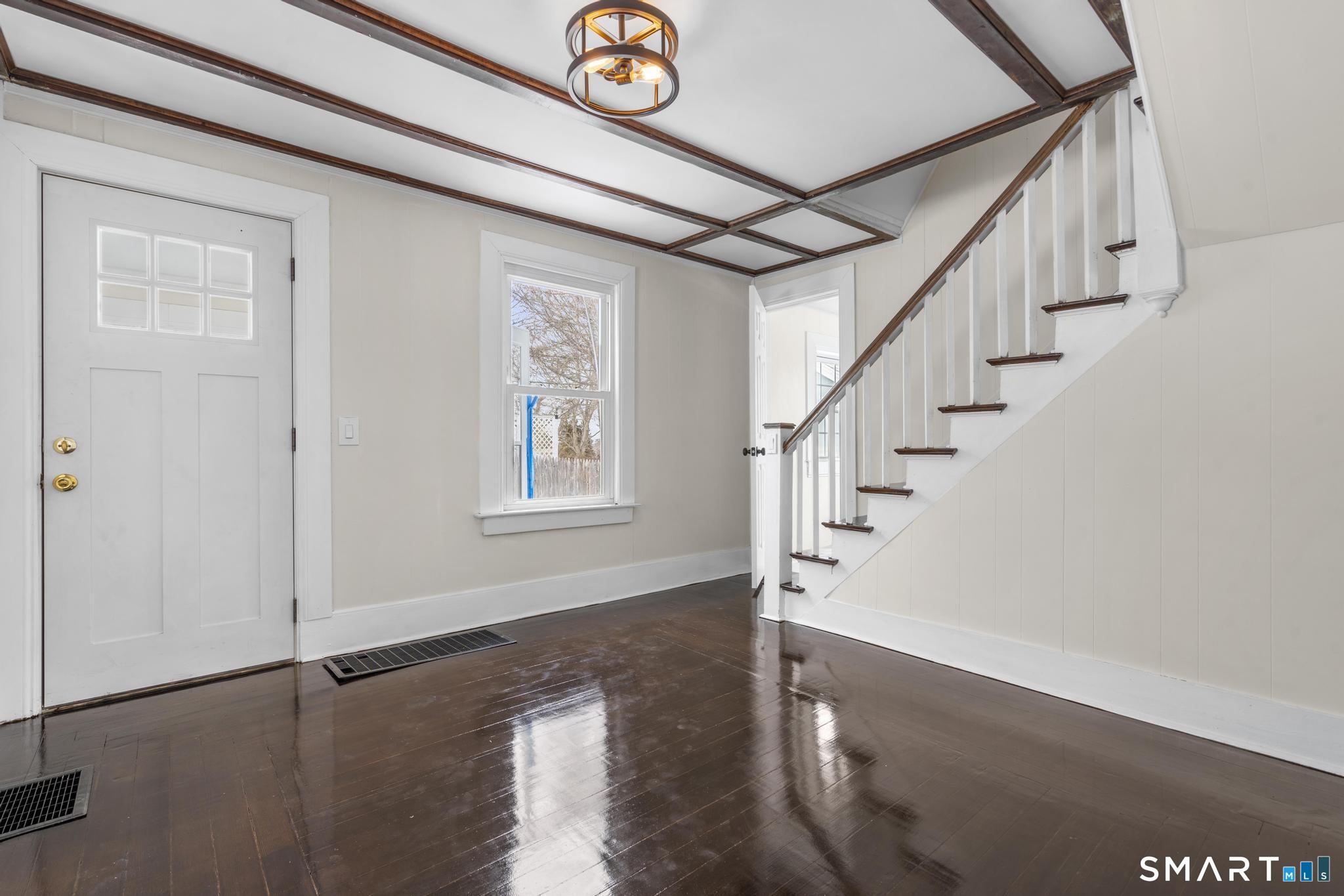 41 Riverview Avenue Groton, CT 06340 - Photo 10 of 31