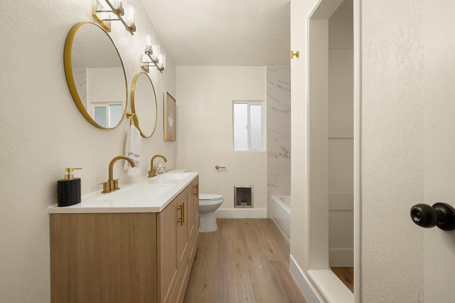 1417 Concord Avenue Modesto, CA 95350 - Photo 27 of 40 a bathroom with a sink and a mirror