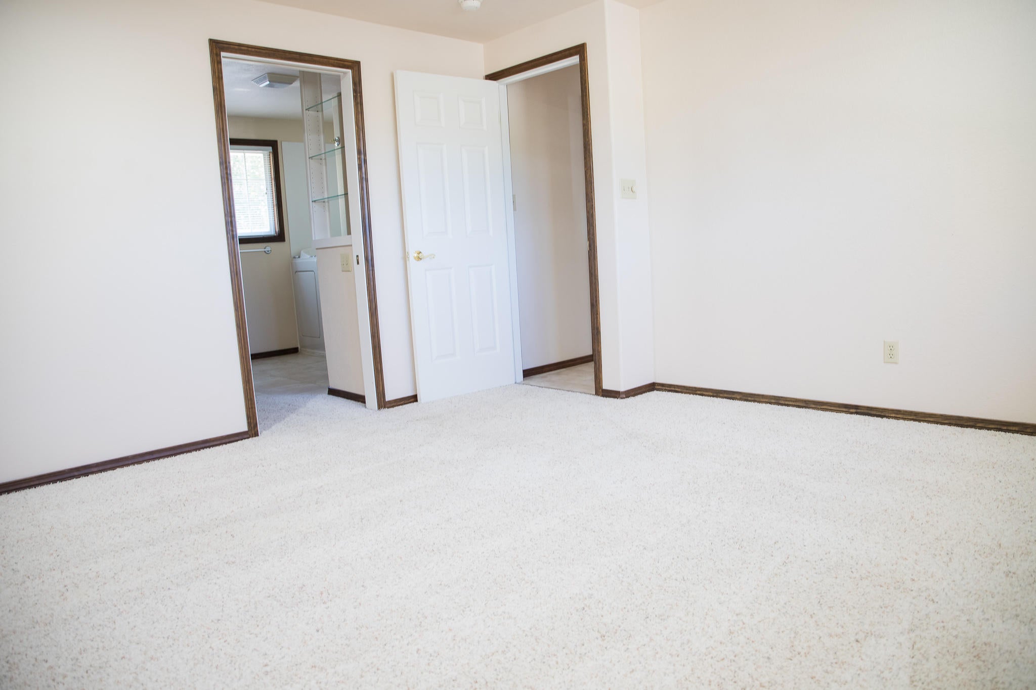 1992 Spring Street Medford, OR 97504 - Photo 18 of 37 Good size master bedroom