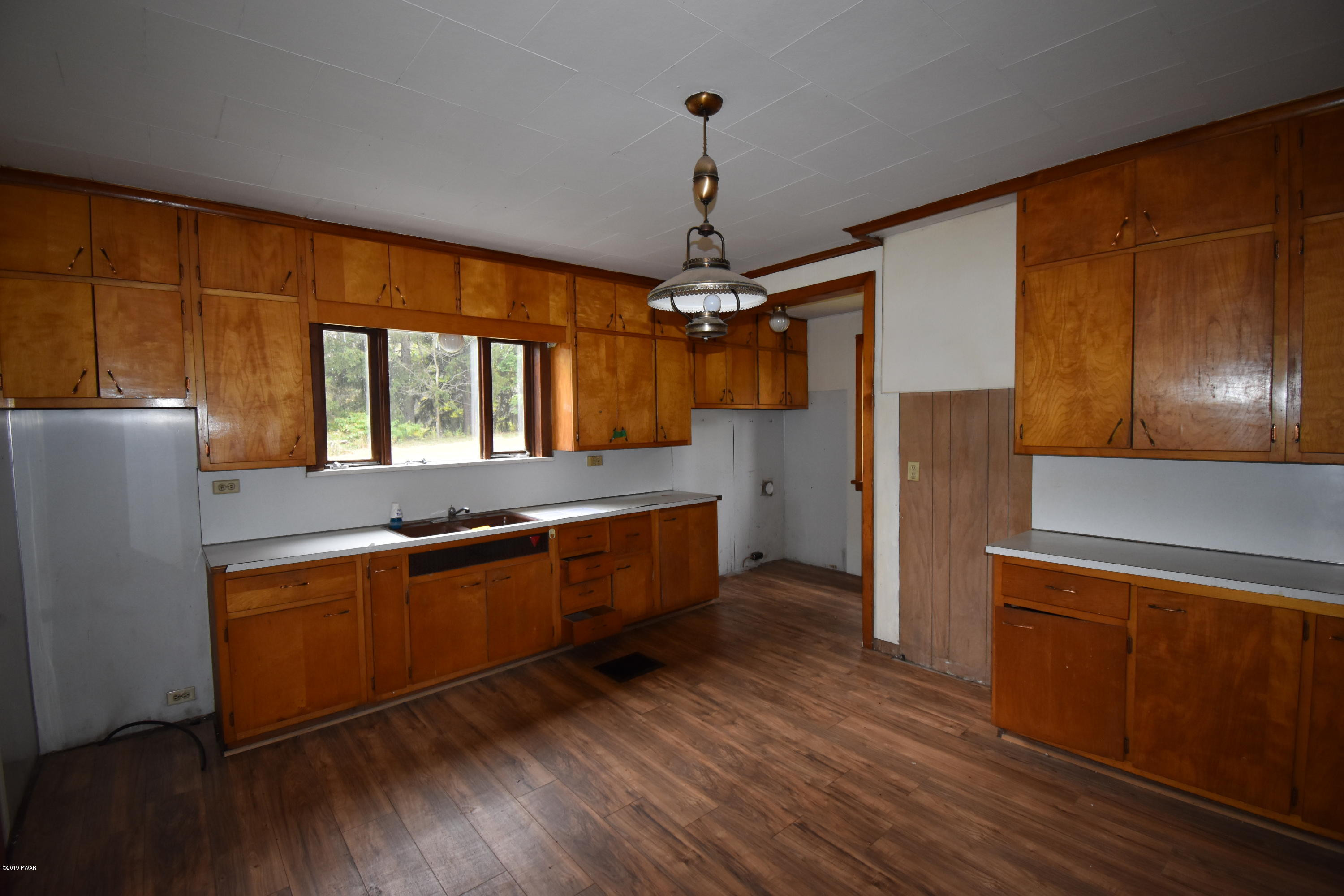 147 Gravity Road Lake Ariel, PA 18436 - Photo 5 of 17 kitchen2