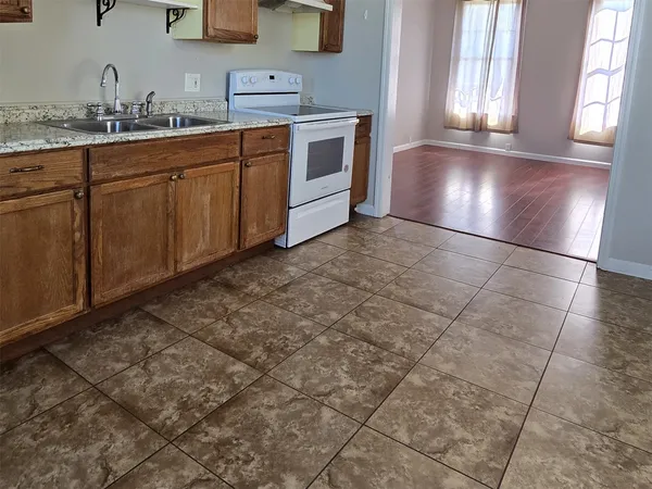 $1,350 | 1614 Market Street, Unit 2, Galveston, TX 77550