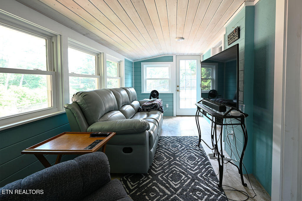 122 Salem Road Oak Ridge, TN 37830 - Photo 20 of 31 SunRoom1