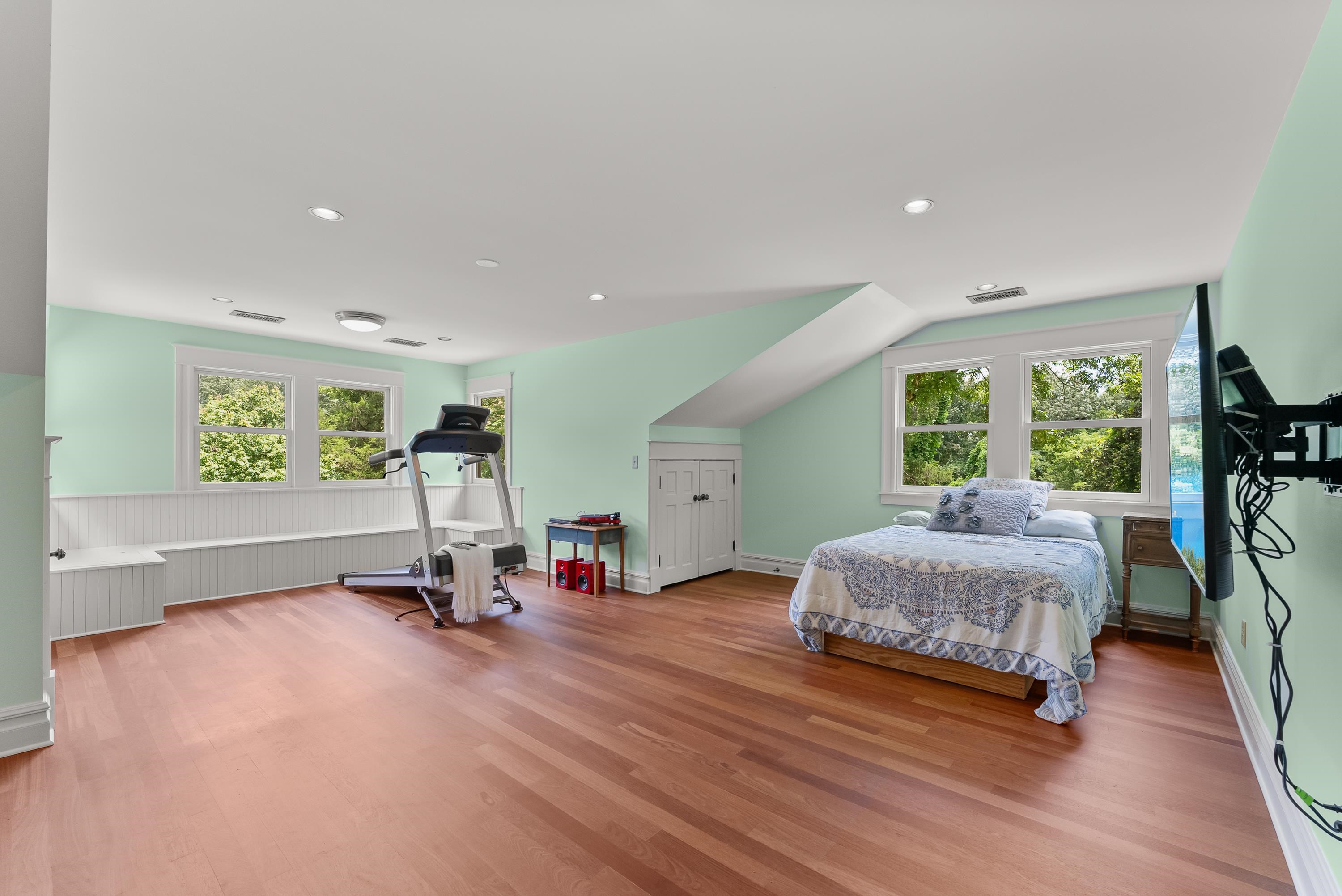 470 Losch Way Somerville, TN 38068 - Photo 15 of 40 a living room with furniture gym equipment and a large window