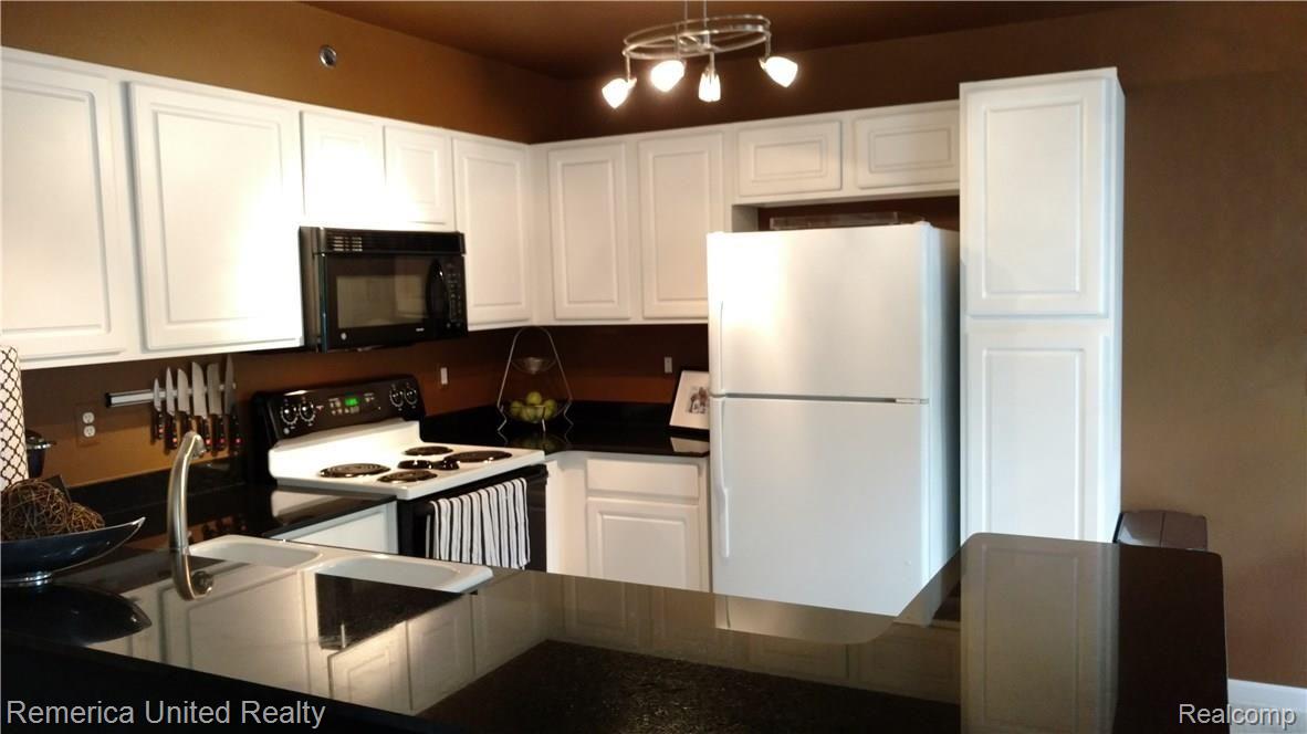 1717 Deepwood Circle, Unit 67 Rochester, MI 48307 - Photo 11 of 16 IMG_20160709_132955979.jpg