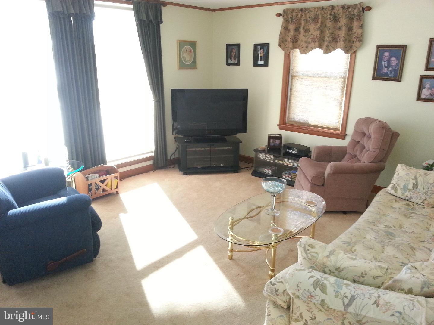 16 Kings Boulevard Reading, PA 19607 - Photo 3 of 23