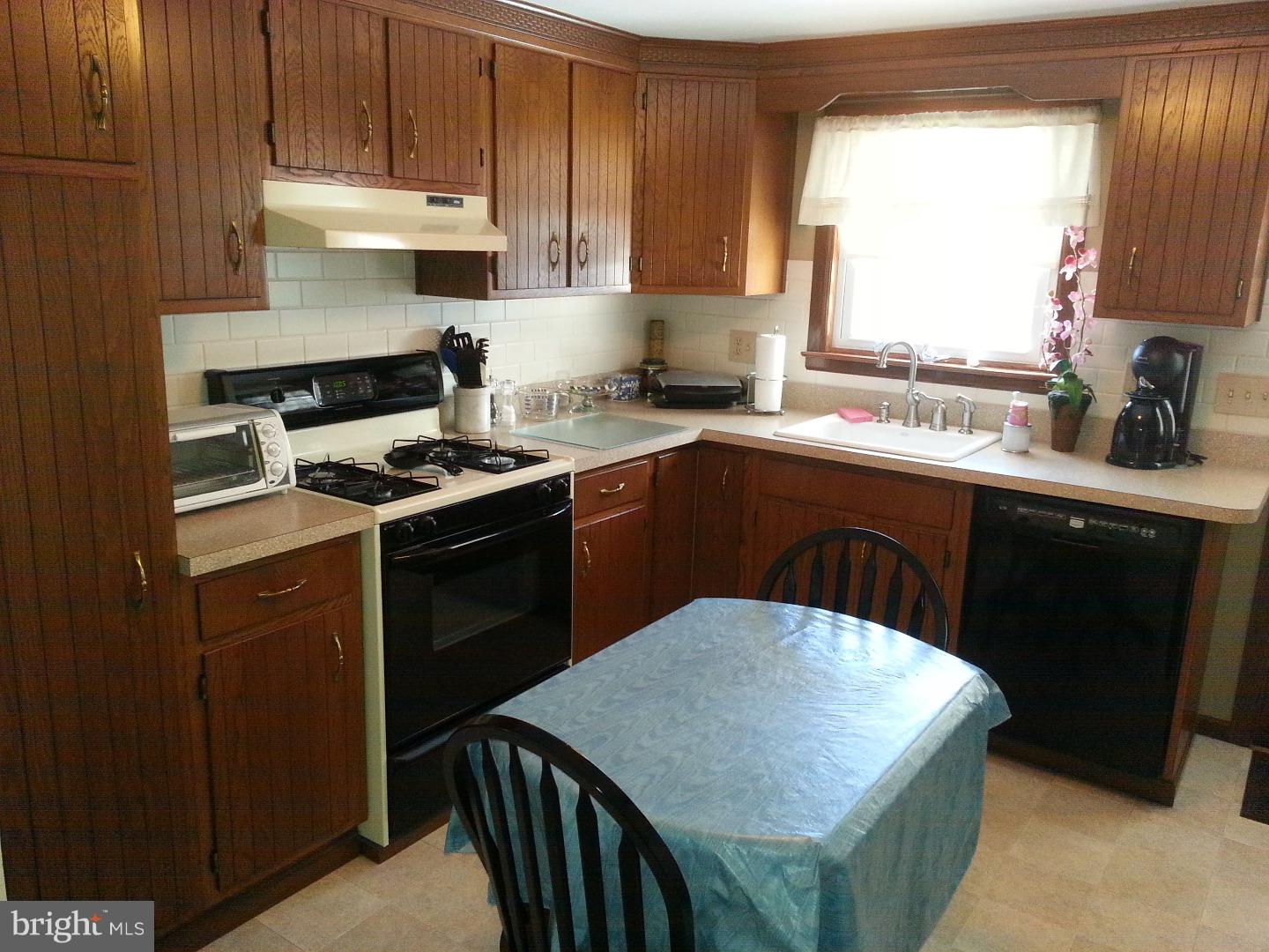 16 Kings Boulevard Reading, PA 19607 - Photo 5 of 23