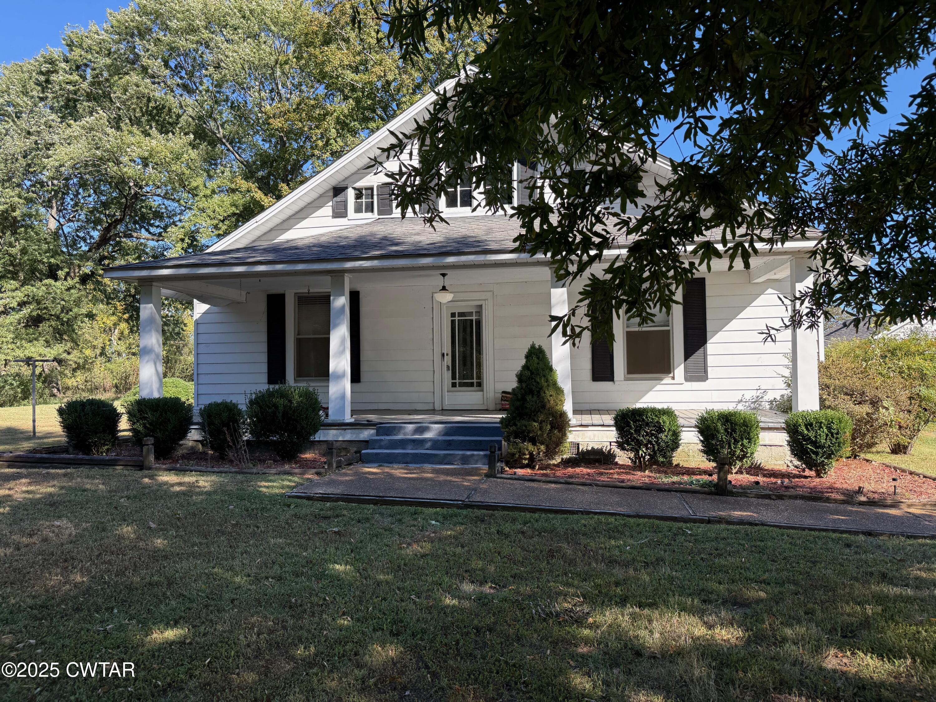 3794 Roellen Newbern Road Newbern, TN 38059 - Photo 2 of 25 a front view of house with yard and green space