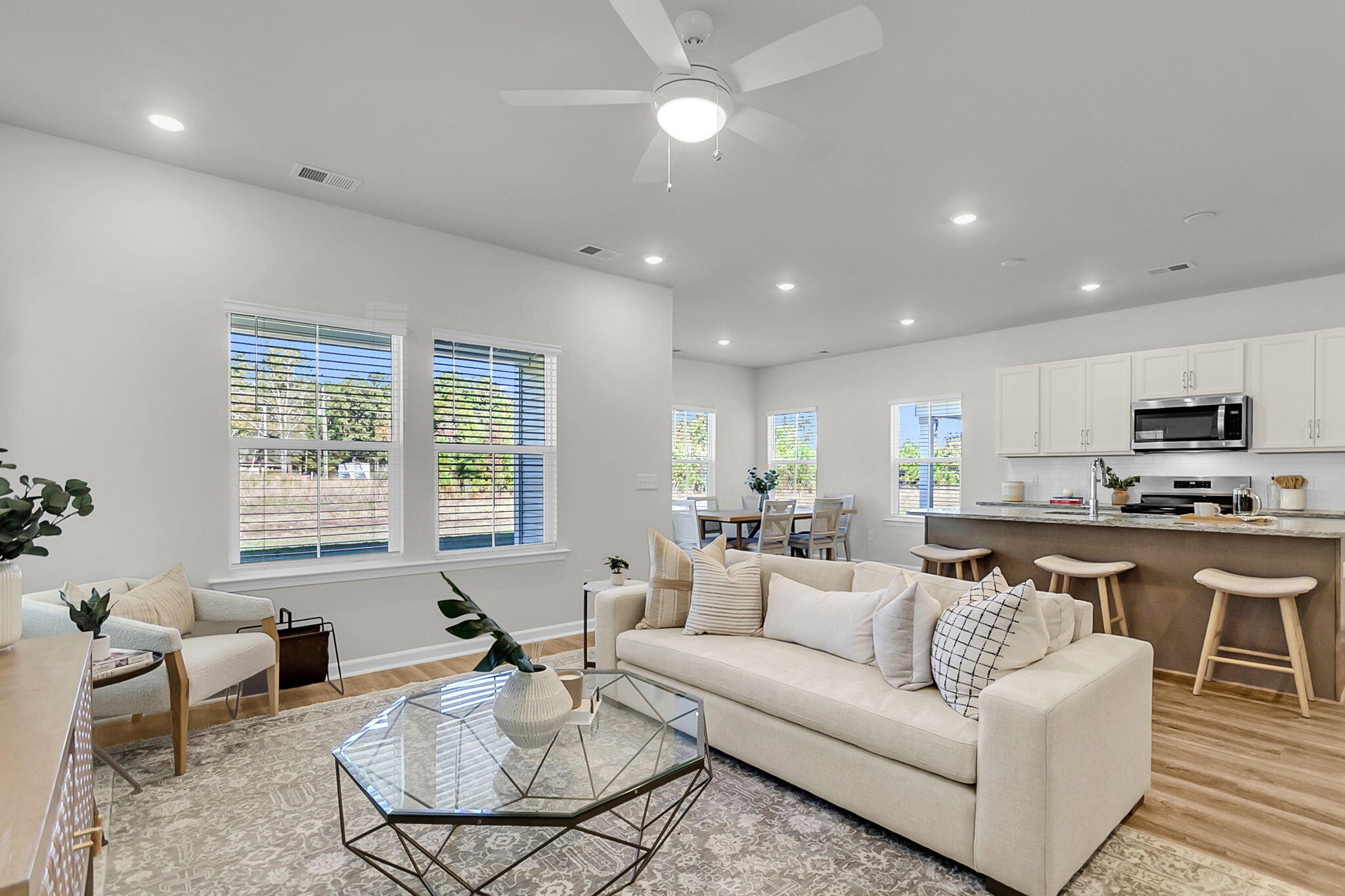 311 Clipper Court Summerville, SC 29486 - Photo 14 of 46 GREAT ROOM