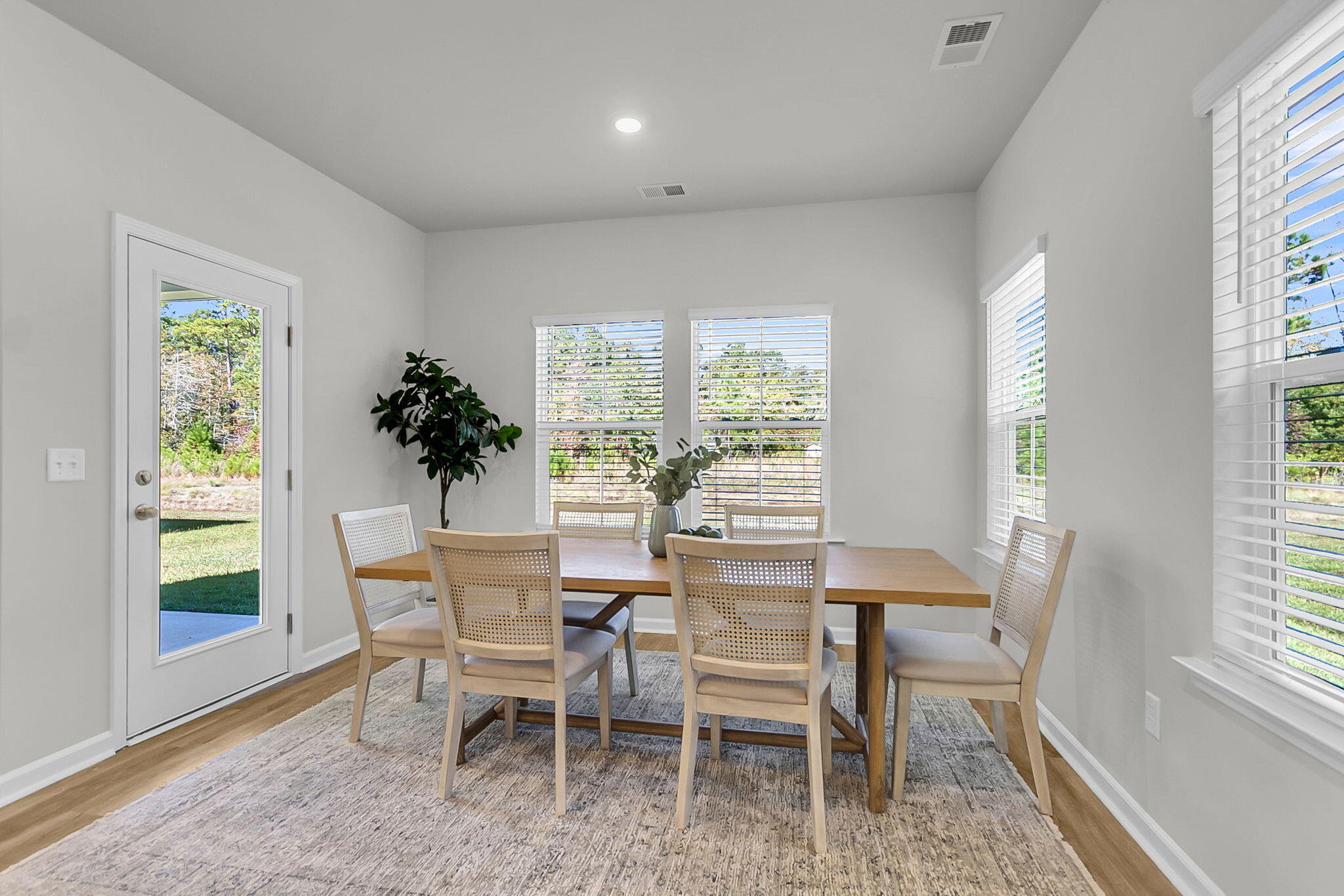 311 Clipper Court Summerville, SC 29486 - Photo 18 of 46 CASUAL DINING