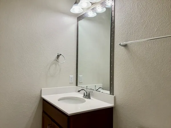 $2,600 | 509 Rockport Street, Georgetown, TX 78633
