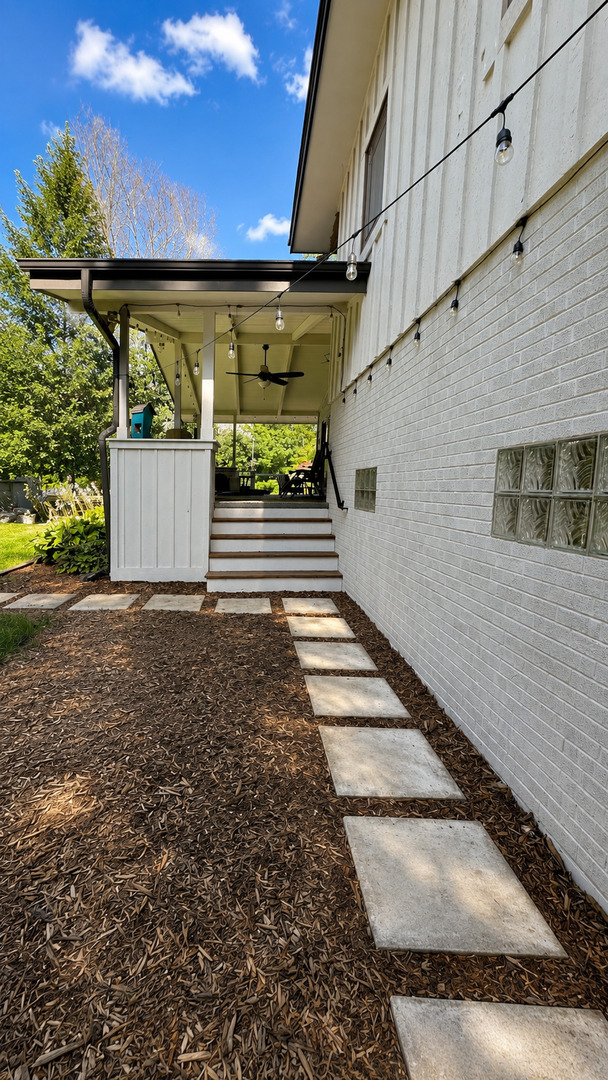 1525 West Wiesbrook Road Wheaton, IL 60189 - Photo 12 of 14 Gallery Image 12