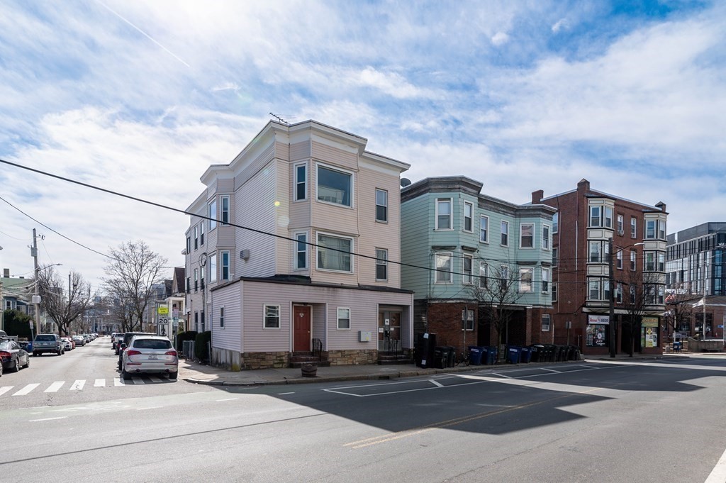 202 Washington Street, Unit 1F Somerville, MA 02143 - Photo 2 of 12 a view of a street in front of the house