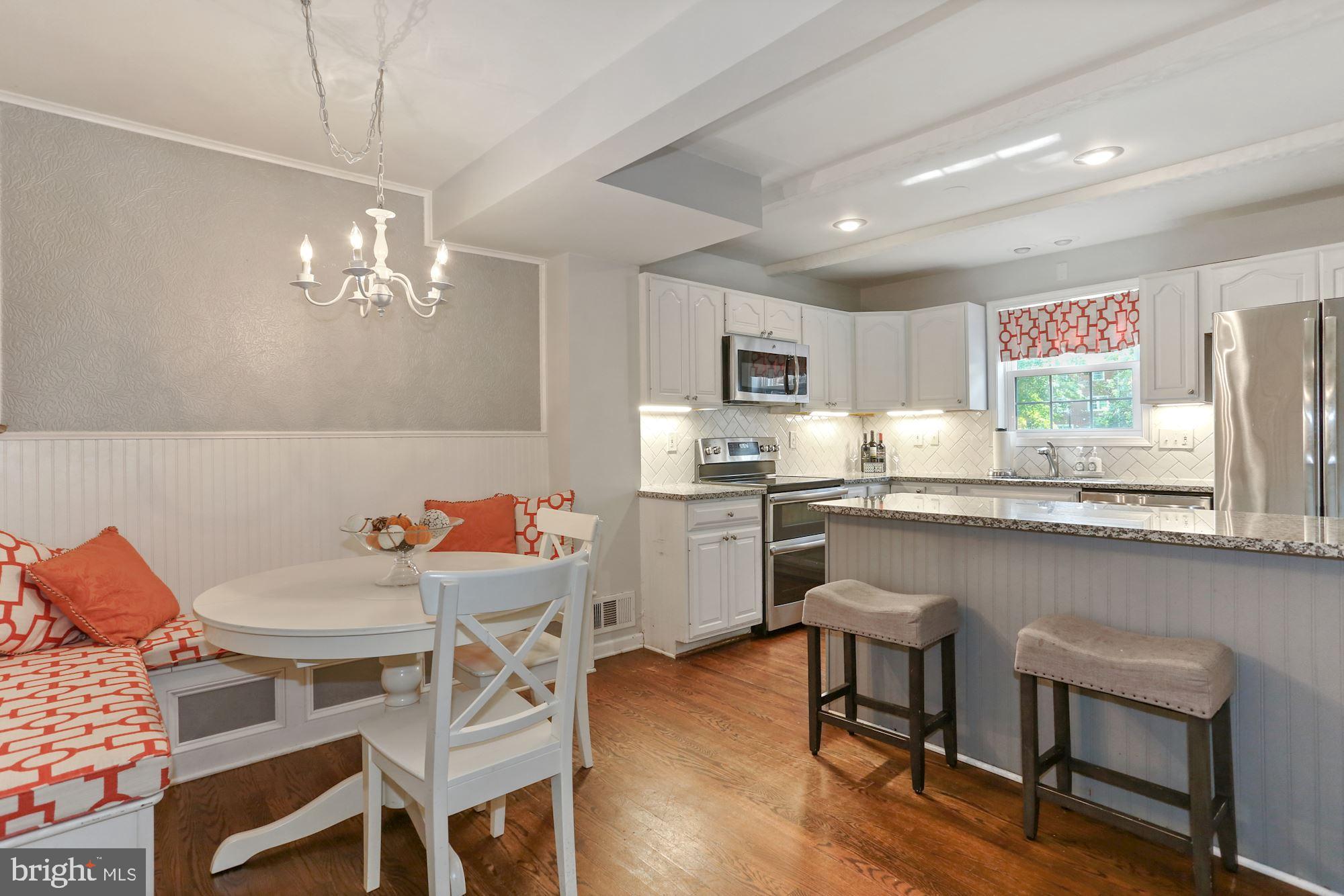 6844 Brian Michael Court Springfield, VA 22153 - Photo 12 of 42 Eat-in kitchen w/built-in seating