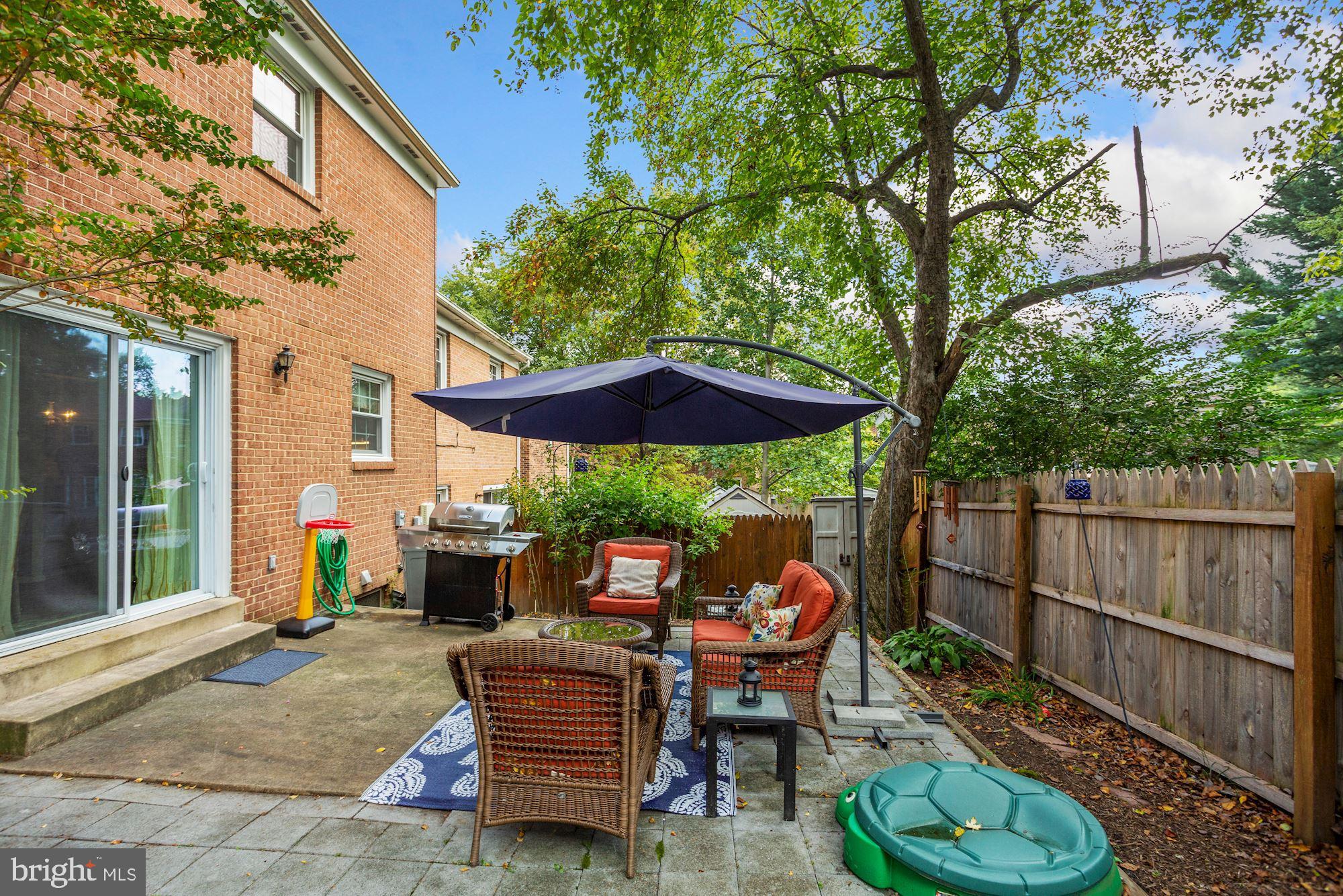 6844 Brian Michael Court Springfield, VA 22153 - Photo 35 of 42 Extra yard space with this end unit!