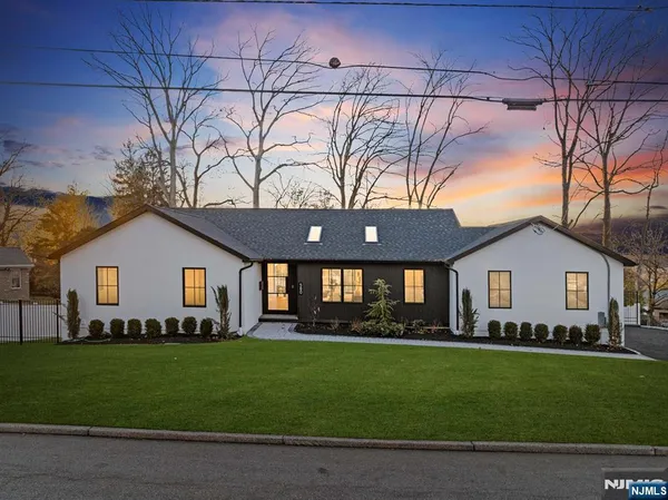 $2,499,999 | 580 Nordhoff Drive, Leonia, NJ 07605