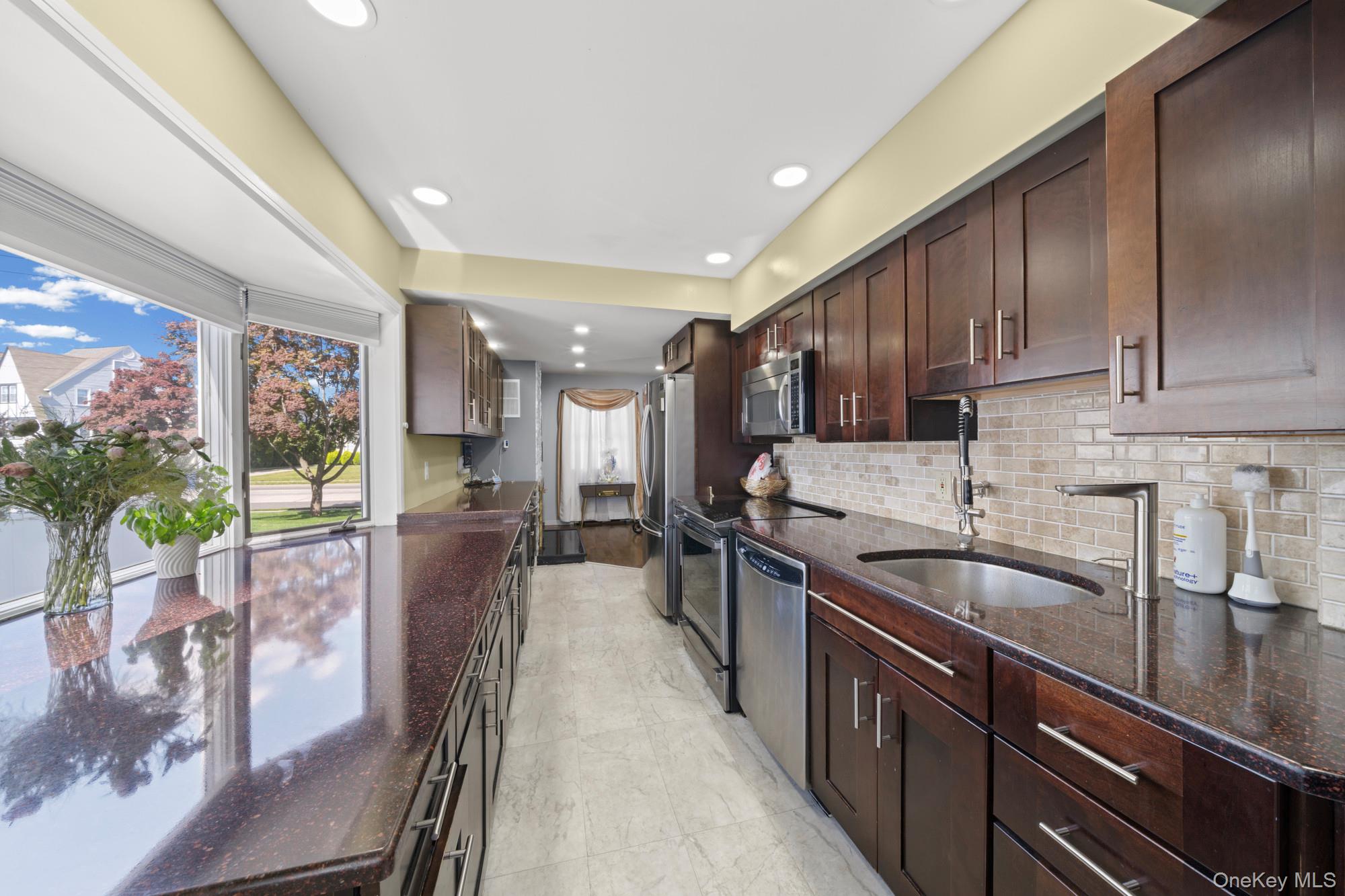 164 Gordon Road Valley Stream, NY 11581 - Photo 4 of 18