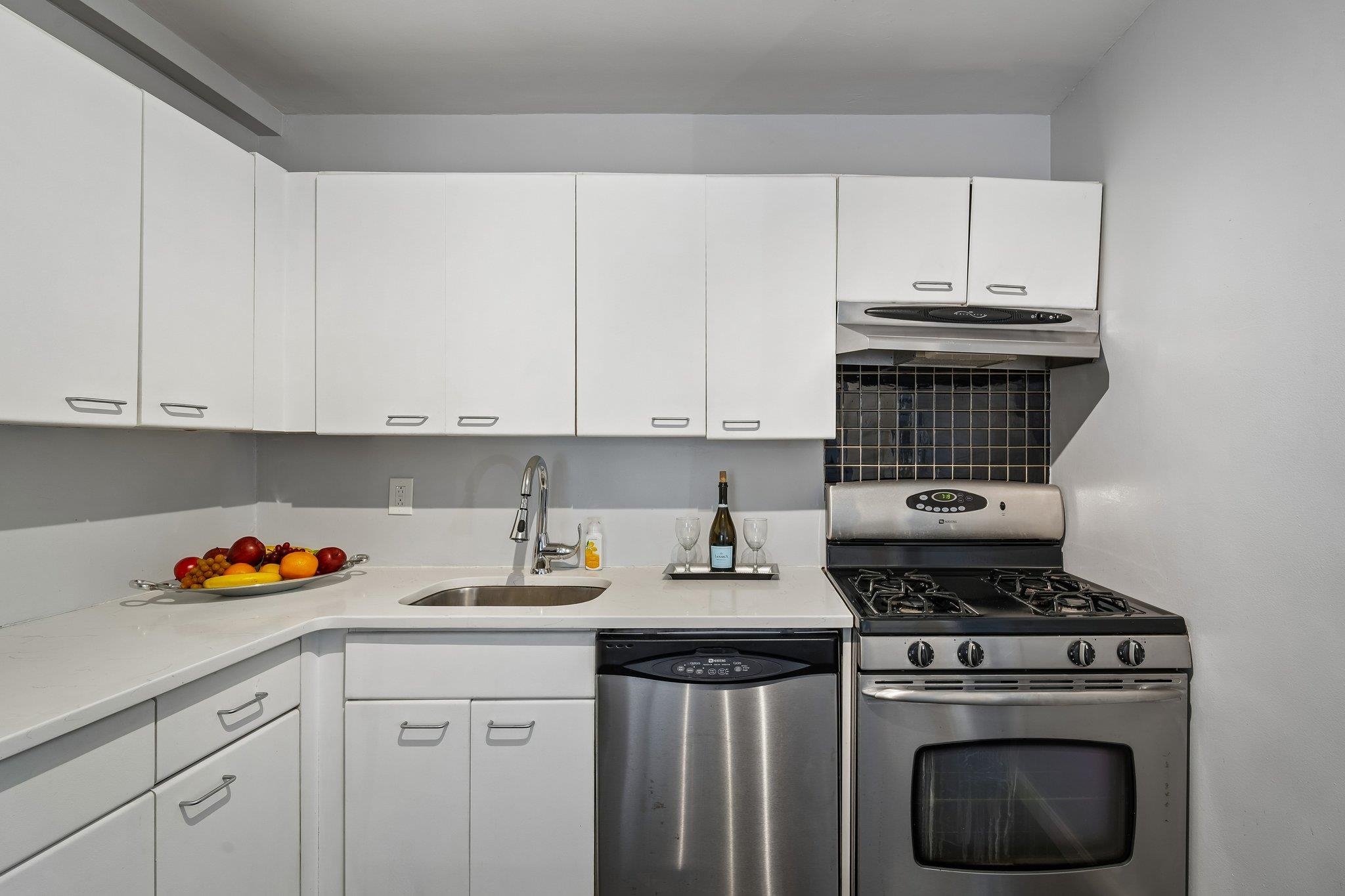 1375 River Road, Unit 1A Edgewater, NJ 07020 - Photo 9 of 17