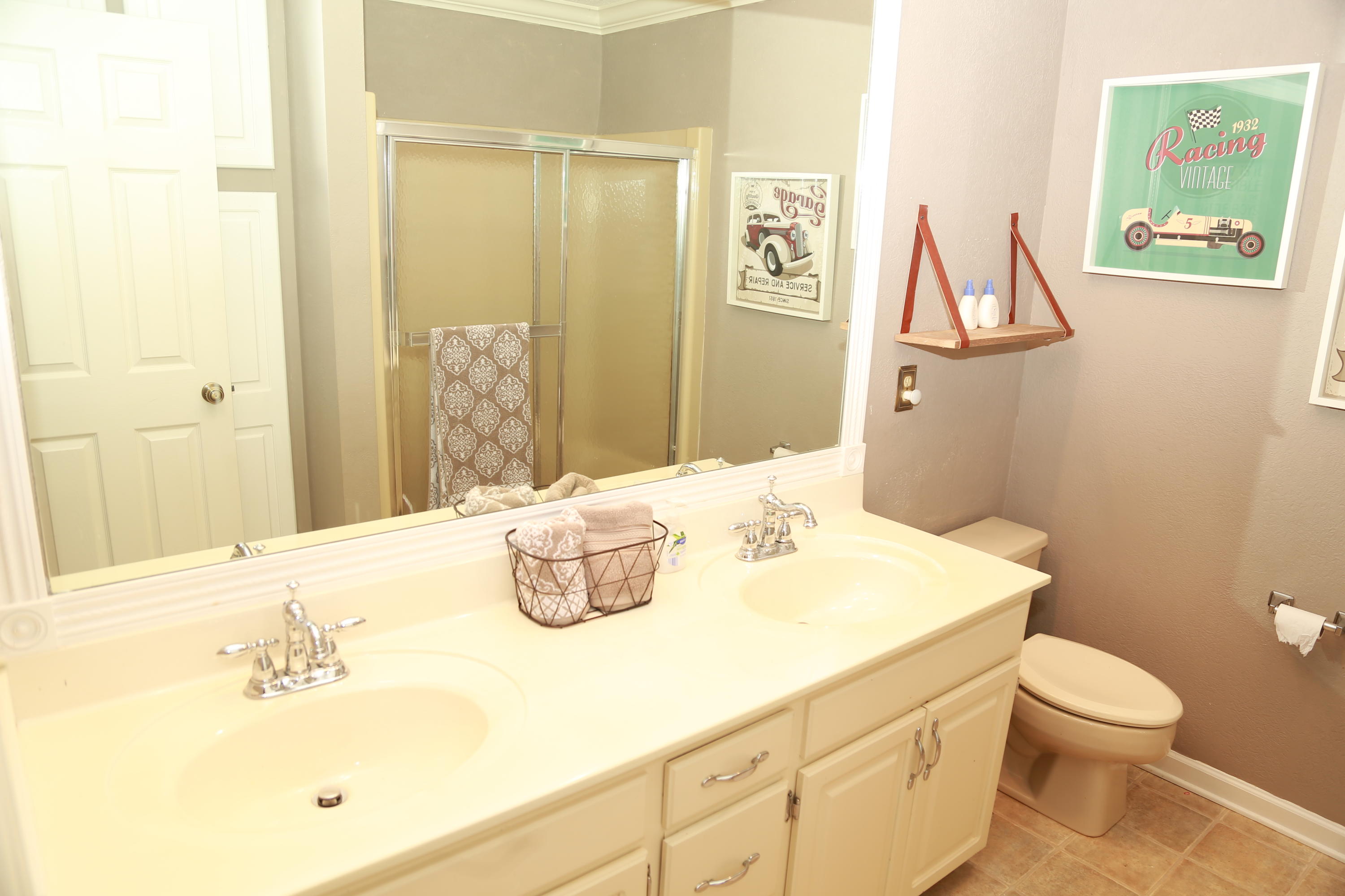 2001 Jenkins Road Chattanooga, TN 37421 - Photo 21 of 28 Bathroom