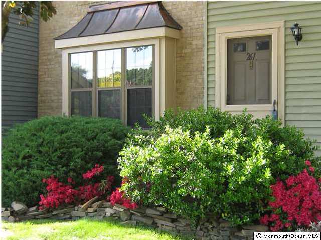261 Grassmere Court Aberdeen, NJ 07747 - Photo 1 of 3 Primary Photo